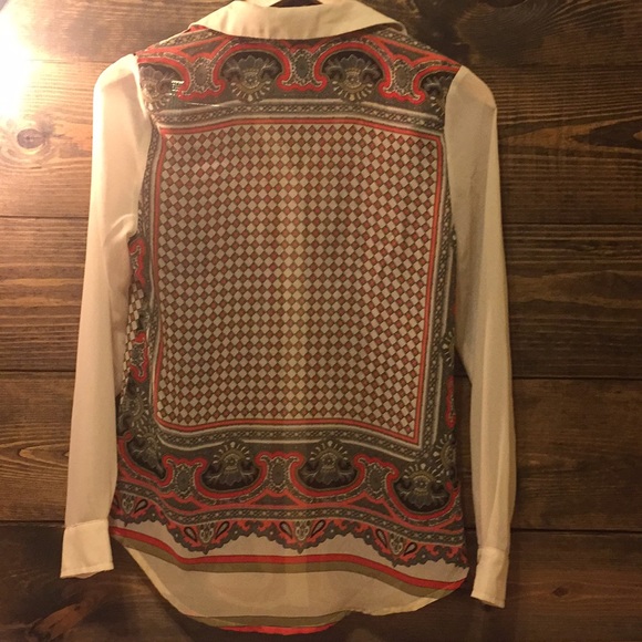Beautiful pattern button down blouse - Picture 2 of 2